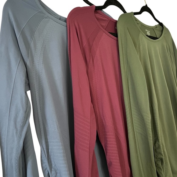 Bundle of Three Gaiam Yoga Warrior Tops in Navy Green and Burgundy size Large - Picture 3 of 16